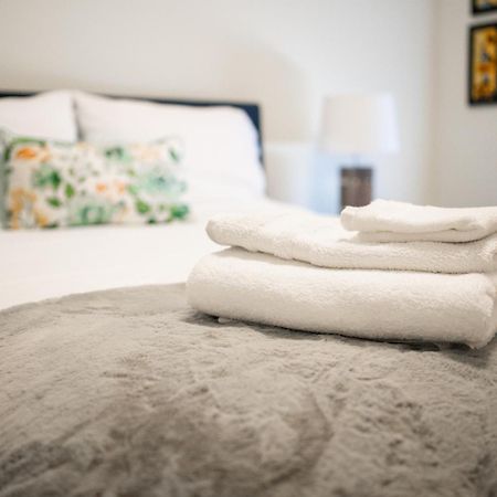 Spacious 3 Bedroom Apartment In Heart Of Niagara Thorold Luaran gambar