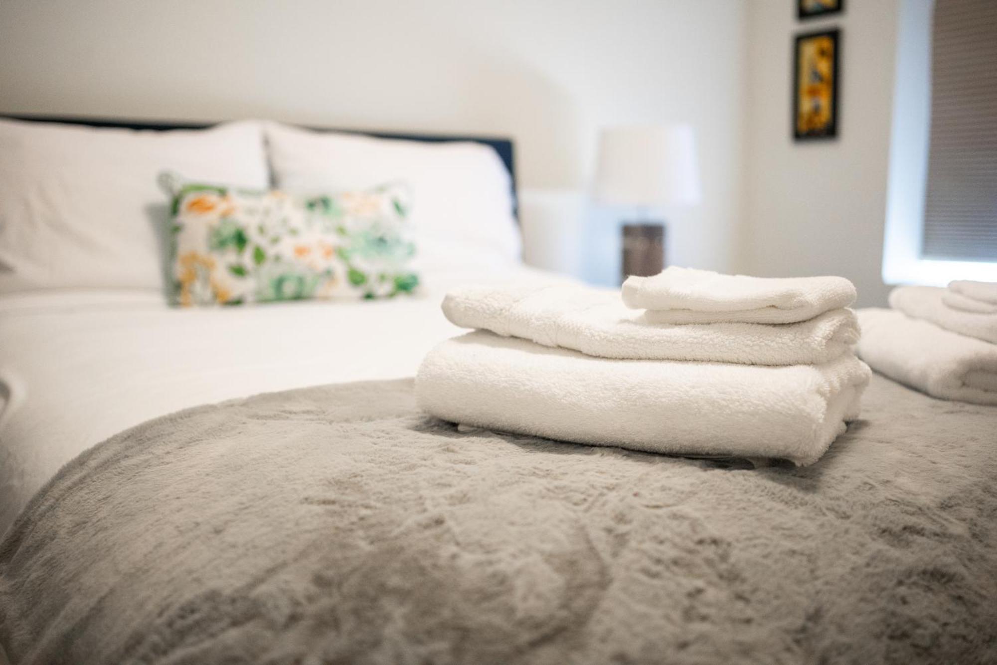 Spacious 3 Bedroom Apartment In Heart Of Niagara Thorold Luaran gambar