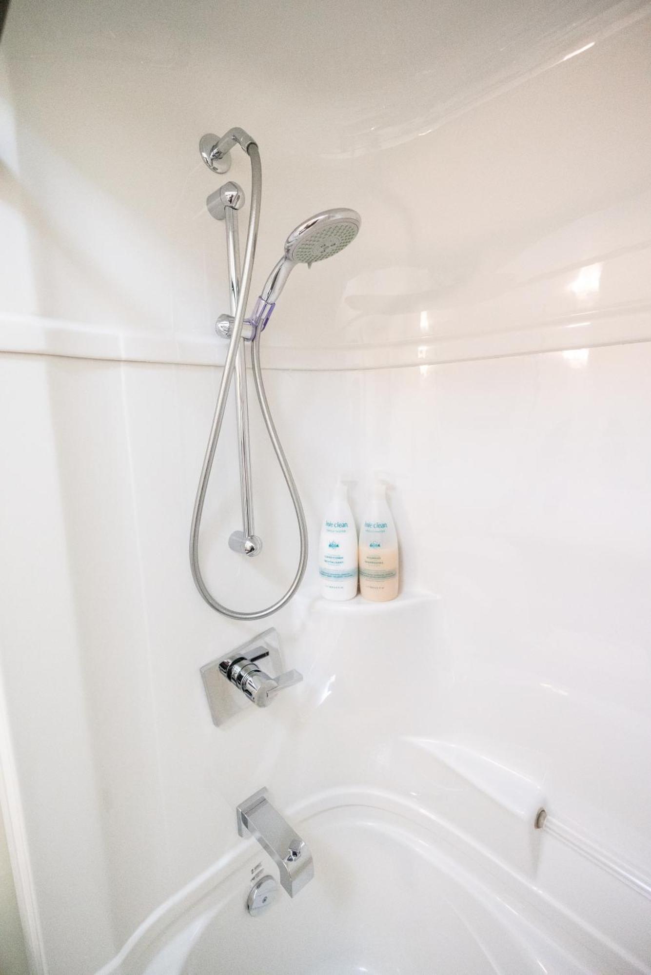 Spacious 3 Bedroom Apartment In Heart Of Niagara Thorold Luaran gambar